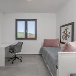 3 Bedroom Cozy In Kostrena