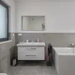 3 Bedroom Cozy In Apartman Kostrena