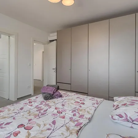 Apartament Gorgeous In With Kitchen *