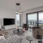 3 Bedroom Cozy In アパート コストレナ