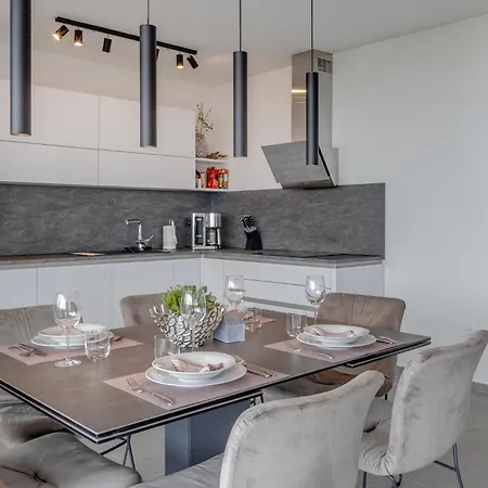 Gorgeous In With Kitchen